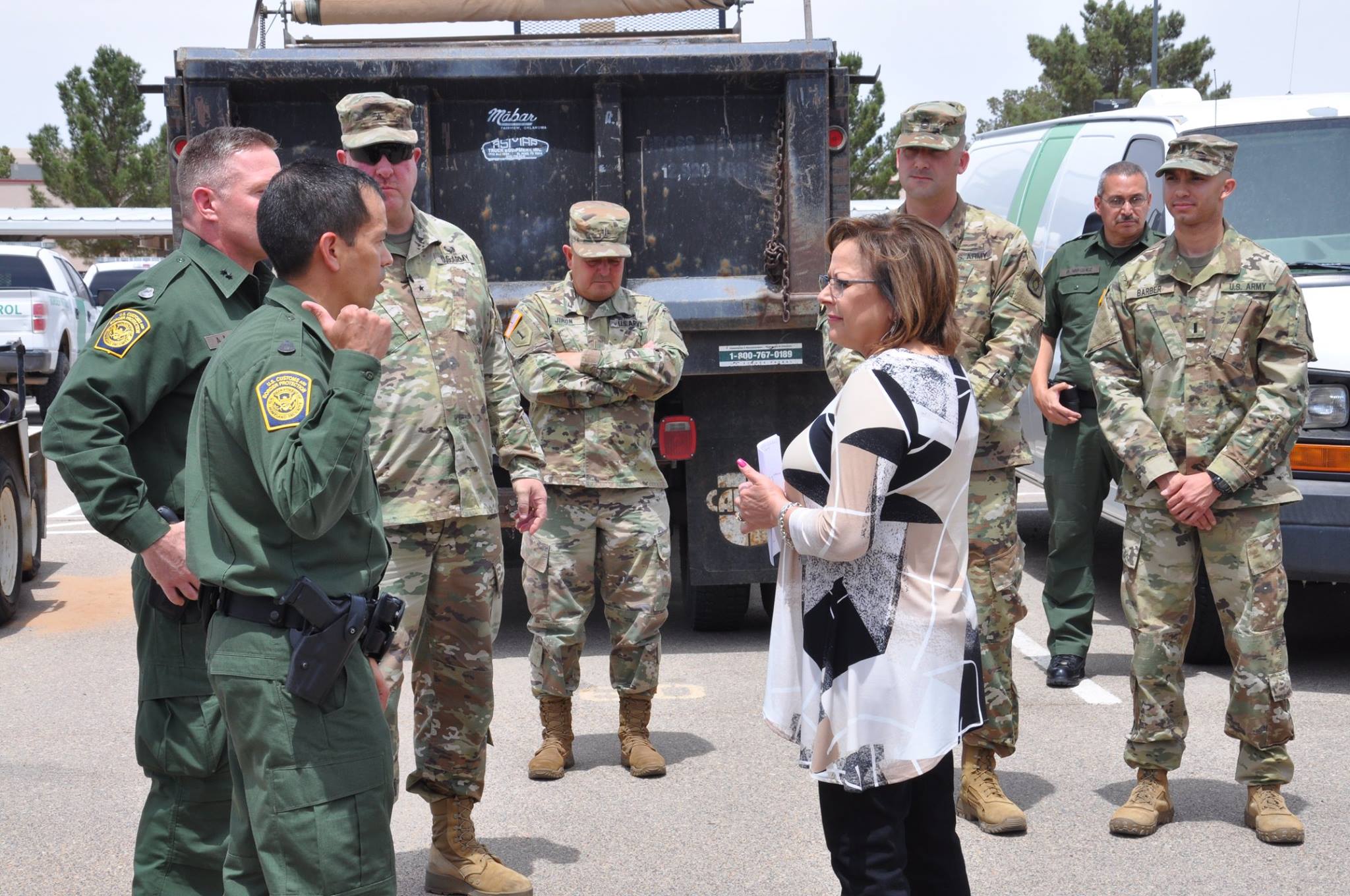 Governor Martinez visits NM Guardsmen working on the Border